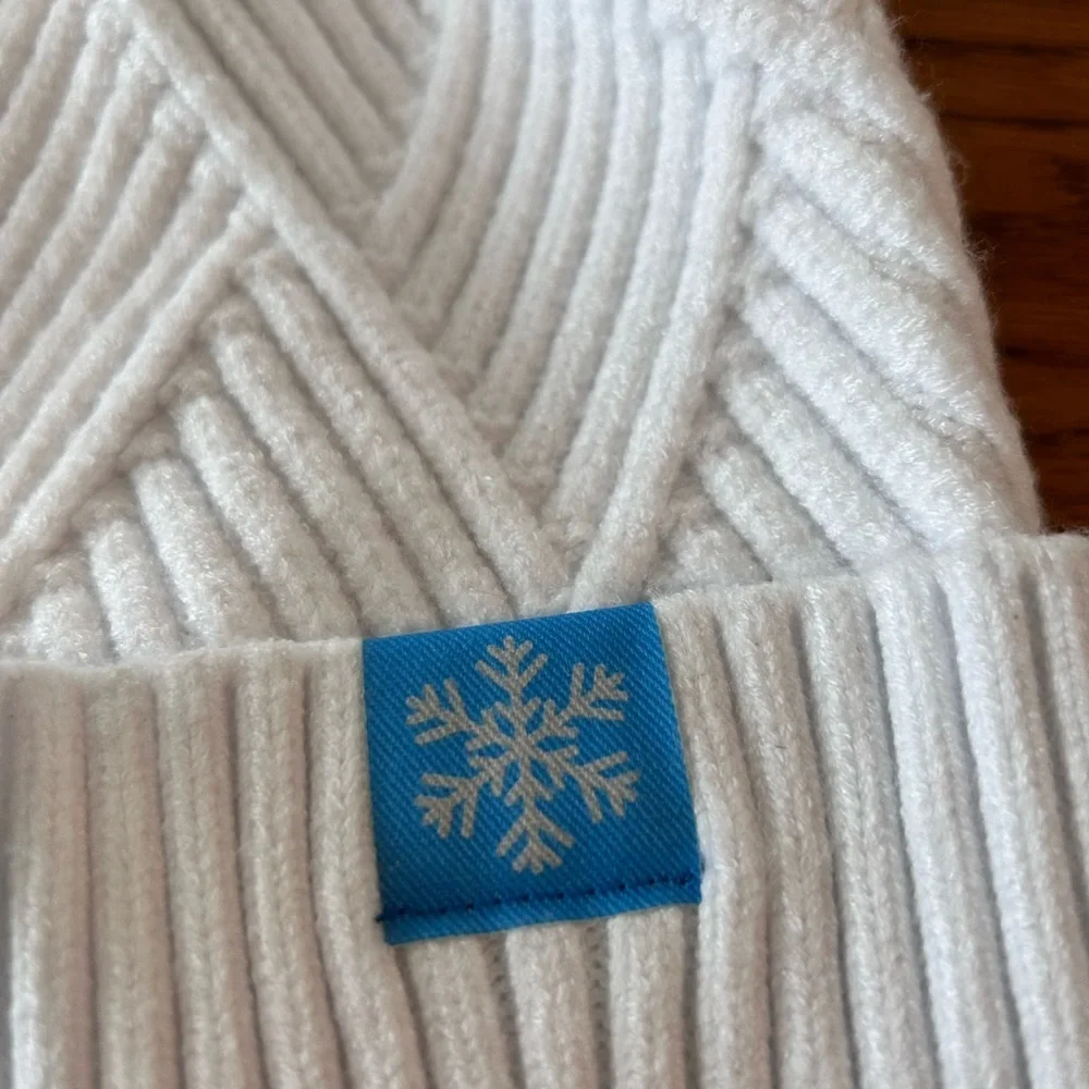 ❤️5 For $20❤️ White Legacy Girls Beanie with a Pom Pom Patch Snow Flake NWT